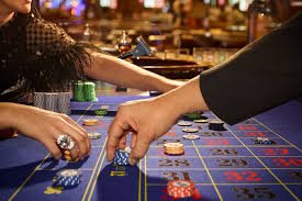 Antarmuka dealer langsung Microgaming dengan studio berkamera ganda